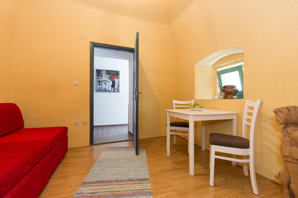 Ferienwohnung Yvonne Krk Town Exterior foto
